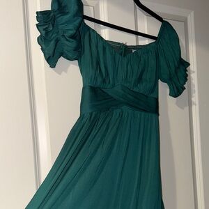 Beautiful emerald green Short Ruffled Sleeve Dress